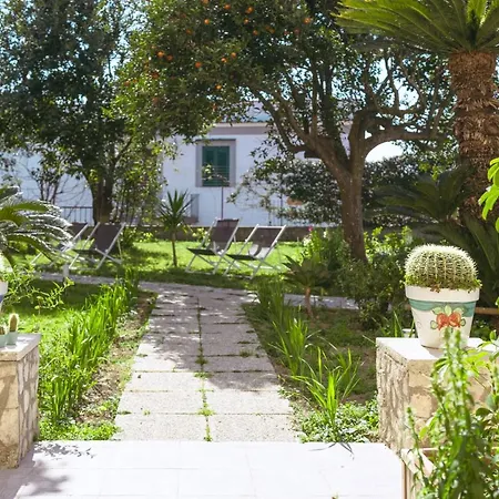 Caterina Bed & Breakfast 3*