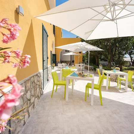 Caterina 4*